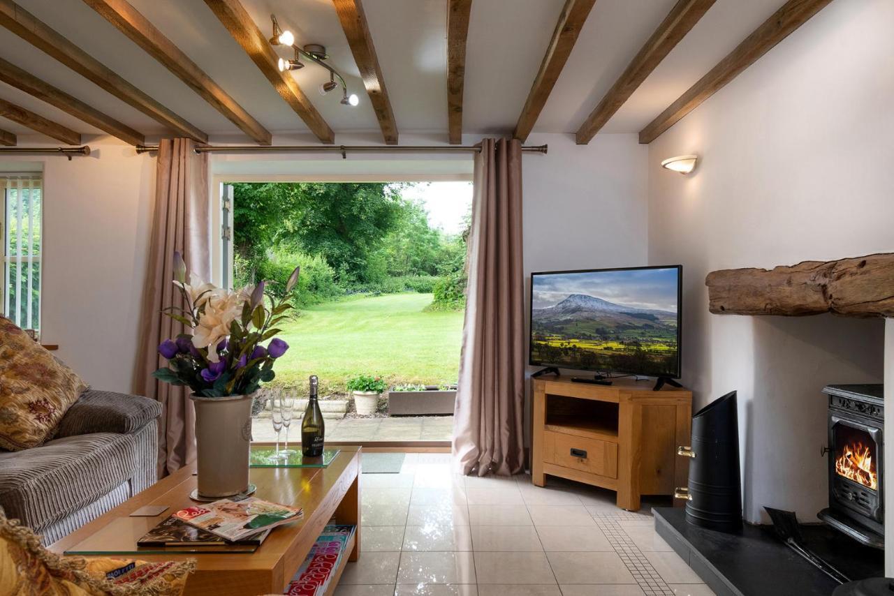 Finest Retreats - The Cottage - Luxury 1 Bed Cottage Rhydymwyn Exterior photo
